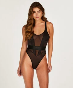 Hoch Ausgeschnittener Body Glossy