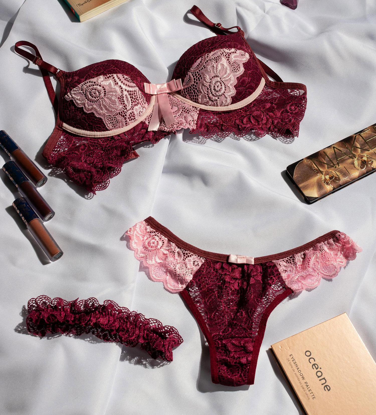 Titelseite -Dessous-Geschäft pexels victorcandiani 9162886